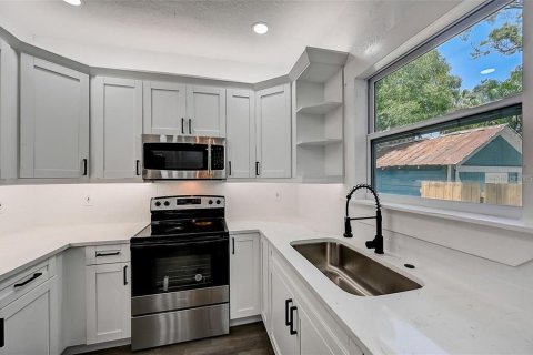 Villa ou maison à louer à Bradenton, Floride: 2 chambres, 56.67 m2 № 2377563 - photo 10