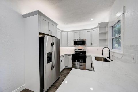 Villa ou maison à louer à Bradenton, Floride: 2 chambres, 56.67 m2 № 2377563 - photo 11
