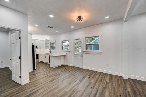 Villa ou maison à louer à Bradenton, Floride: 2 chambres, 56.67 m2 № 2377563 - photo 7