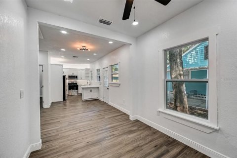 Villa ou maison à louer à Bradenton, Floride: 2 chambres, 56.67 m2 № 2377563 - photo 3