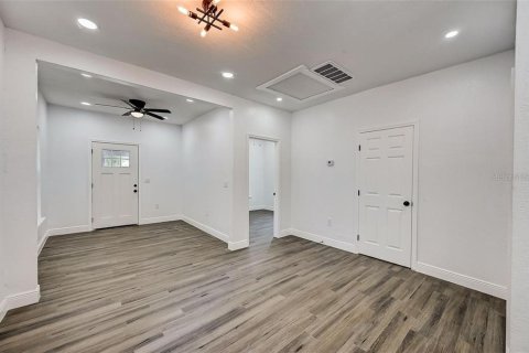Villa ou maison à louer à Bradenton, Floride: 2 chambres, 56.67 m2 № 2377563 - photo 14