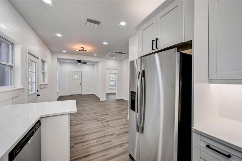 Villa ou maison à louer à Bradenton, Floride: 2 chambres, 56.67 m2 № 2377563 - photo 12