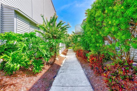 Condo in Saint Petersburg, Florida, 2 bedrooms  № 1899070 - photo 30