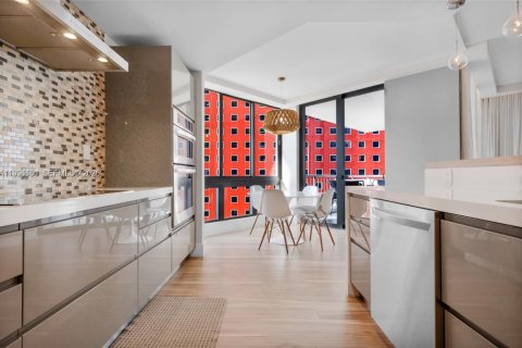 Condominio en venta en Miami, Florida, 3 dormitorios, 223.24 m2 № 2056261 - foto 18