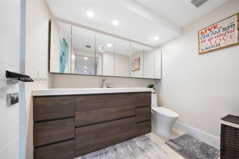 Condominio en venta en Miami, Florida, 3 dormitorios, 223.24 m2 № 2056261 - foto 12