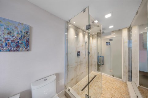 Condominio en venta en Miami, Florida, 3 dormitorios, 223.24 m2 № 2056261 - foto 9