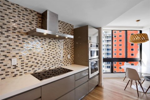 Condominio en venta en Miami, Florida, 3 dormitorios, 223.24 m2 № 2056261 - foto 17