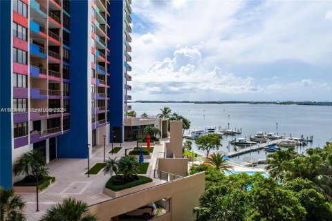 Condominio en venta en Miami, Florida, 3 dormitorios, 223.24 m2 № 2056261 - foto 4