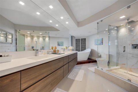 Condominio en venta en Miami, Florida, 3 dormitorios, 223.24 m2 № 2056261 - foto 8