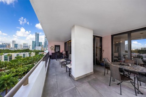 Condominio en venta en Miami, Florida, 3 dormitorios, 223.24 m2 № 2056261 - foto 29
