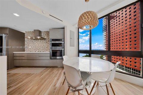 Condominio en venta en Miami, Florida, 3 dormitorios, 223.24 m2 № 2056261 - foto 22