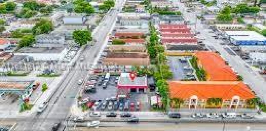 Commercial property in Hialeah, Florida № 1753507