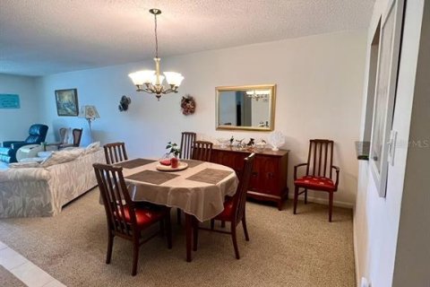 Condo in New Port Richey, Florida, 2 bedrooms  № 1520809 - photo 8