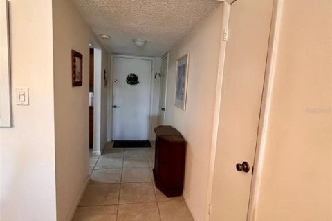 Condo in New Port Richey, Florida, 2 bedrooms  № 1520809 - photo 6