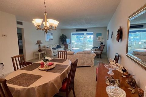 Condo in New Port Richey, Florida, 2 bedrooms  № 1520809 - photo 9