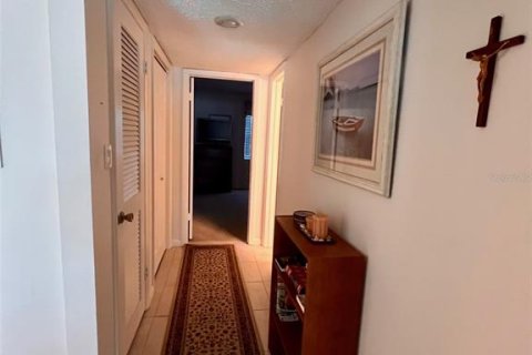 Condo in New Port Richey, Florida, 2 bedrooms  № 1520809 - photo 16