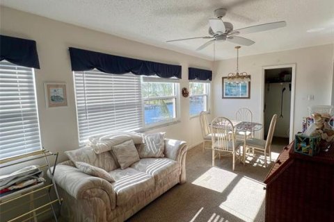 Condo in New Port Richey, Florida, 2 bedrooms  № 1520809 - photo 13