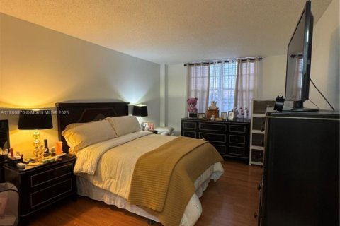 Condo in North Bay Village, Florida, 1 bedroom  № 1863015 - photo 16