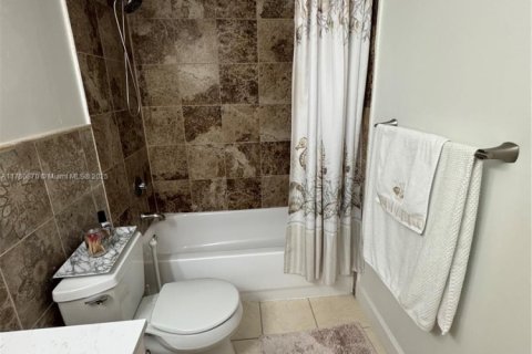 Condo in North Bay Village, Florida, 1 bedroom  № 1863015 - photo 20