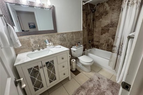 Condo in North Bay Village, Florida, 1 bedroom  № 1863015 - photo 18