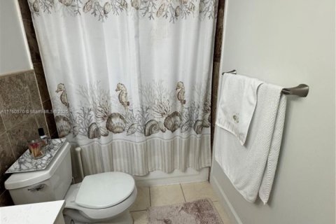 Condo in North Bay Village, Florida, 1 bedroom  № 1863015 - photo 21