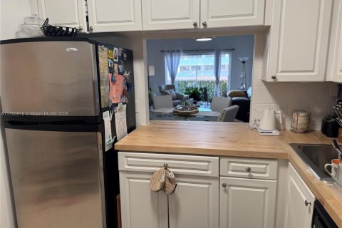Condo in North Bay Village, Florida, 1 bedroom  № 1863015 - photo 6