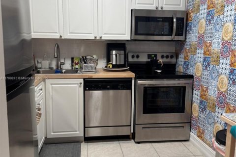 Condo in North Bay Village, Florida, 1 bedroom  № 1863015 - photo 3
