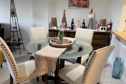 Condo in North Bay Village, Florida, 1 bedroom  № 1863015 - photo 10