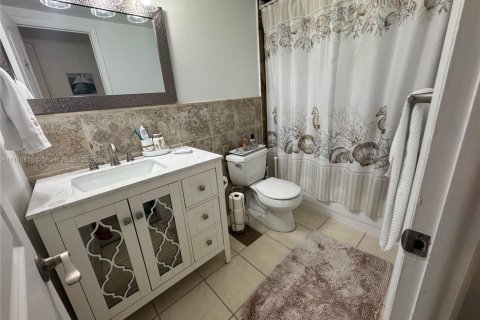 Condo in North Bay Village, Florida, 1 bedroom  № 1863015 - photo 17