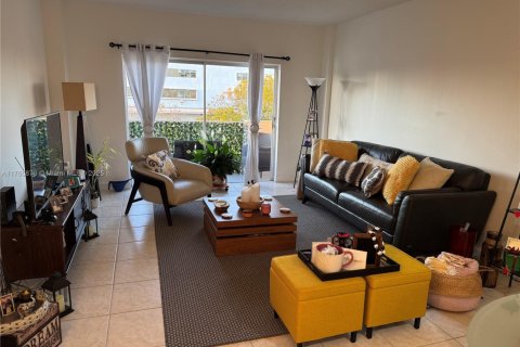 Condo in North Bay Village, Florida, 1 bedroom  № 1863015 - photo 11