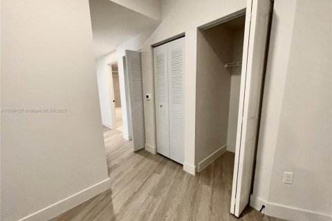 Appartement à louer à Miami, Floride: 2 chambres, 92.25 m2 № 1351958 - photo 6
