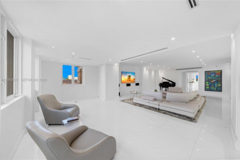 Снять в аренду кондоминиум в Корал-Гейблс, Флорида 3 спальни, 366.87м2, № 2001902 - фото 20