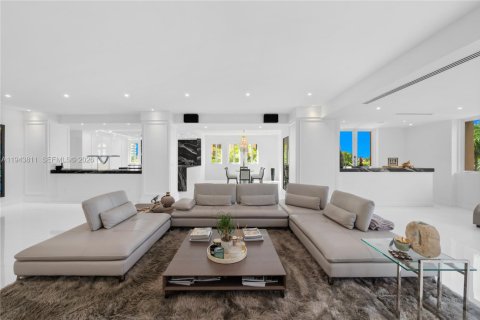 Снять в аренду кондоминиум в Корал-Гейблс, Флорида 3 спальни, 366.87м2, № 2001902 - фото 16