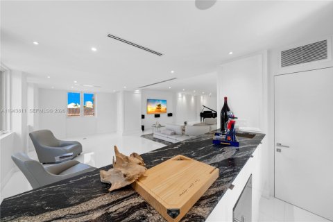 Снять в аренду кондоминиум в Корал-Гейблс, Флорида 3 спальни, 366.87м2, № 2001902 - фото 19