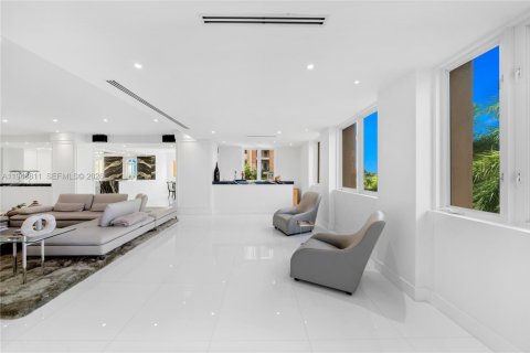 Снять в аренду кондоминиум в Корал-Гейблс, Флорида 3 спальни, 366.87м2, № 2001902 - фото 18