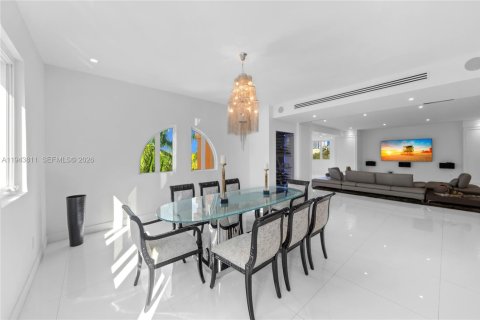 Снять в аренду кондоминиум в Корал-Гейблс, Флорида 3 спальни, 366.87м2, № 2001902 - фото 5