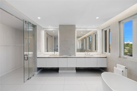 Снять в аренду кондоминиум в Корал-Гейблс, Флорида 3 спальни, 366.87м2, № 2001902 - фото 30