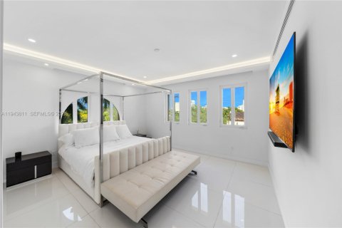 Снять в аренду кондоминиум в Корал-Гейблс, Флорида 3 спальни, 366.87м2, № 2001902 - фото 7