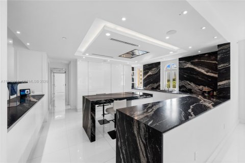 Снять в аренду кондоминиум в Корал-Гейблс, Флорида 3 спальни, 366.87м2, № 2001902 - фото 6