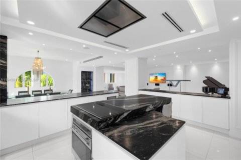 Снять в аренду кондоминиум в Корал-Гейблс, Флорида 3 спальни, 366.87м2, № 2001902 - фото 26