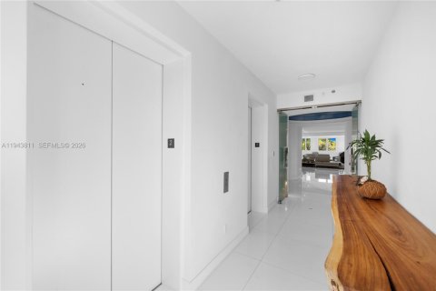 Снять в аренду кондоминиум в Корал-Гейблс, Флорида 3 спальни, 366.87м2, № 2001902 - фото 12