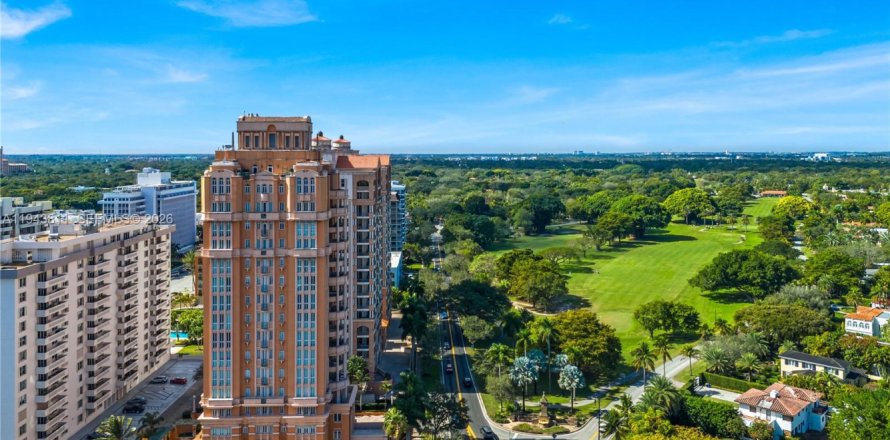 Кондоминиум с 3 спальнями в Корал-Гейблс, Флорида № 2001902