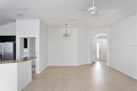 House in The Villages, Florida 3 bedrooms, 178.56 sq.m. № 1614702 - photo 15