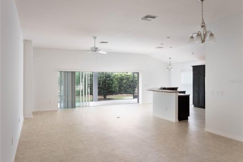 House in The Villages, Florida 3 bedrooms, 178.56 sq.m. № 1614702 - photo 13