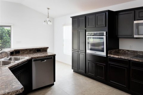 House in The Villages, Florida 3 bedrooms, 178.56 sq.m. № 1614702 - photo 20