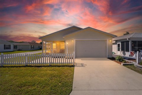 House in The Villages, Florida 2 bedrooms, 107.4 sq.m. № 2236126