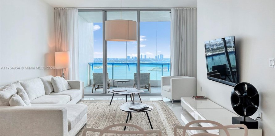 Condo in Miami, Florida, 3 bedrooms № 1867325