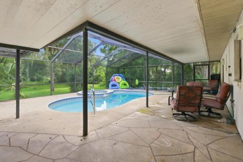 House in Crystal River, Florida 3 bedrooms, 140.84 sq.m. № 2308864 - photo 24