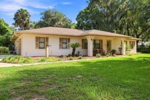 House in Crystal River, Florida 3 bedrooms, 140.84 sq.m. № 2308864