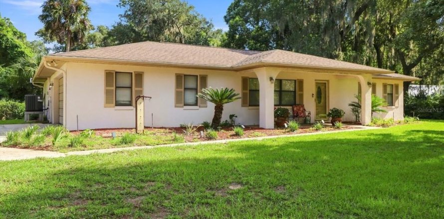 House in Crystal River, Florida 3 bedrooms, 140.84 sq.m. № 2308864